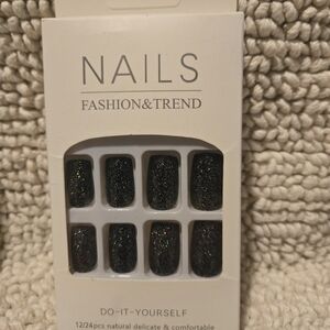 Black Glitter Press-On Nail Set
